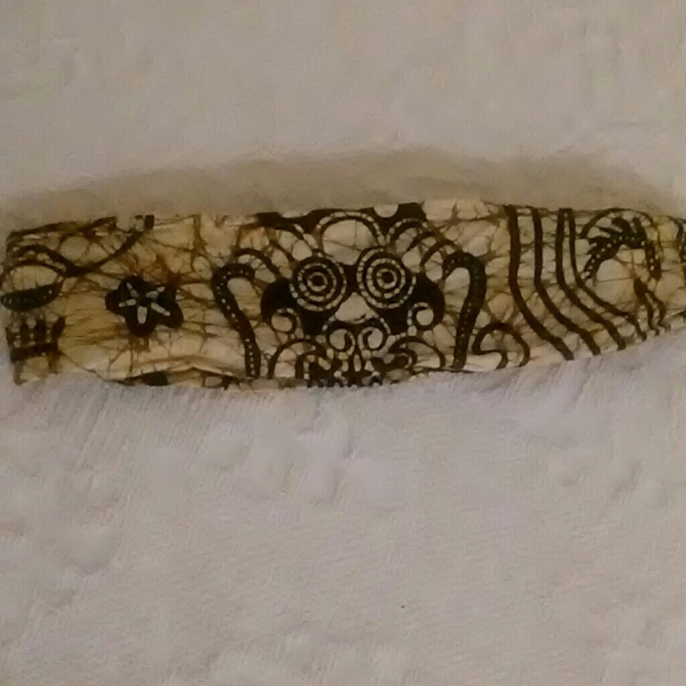 Elastisized headband.